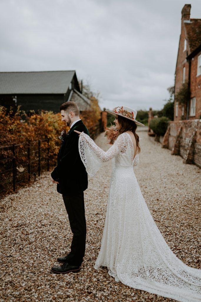 Bride taps room on the shoulder before first look.